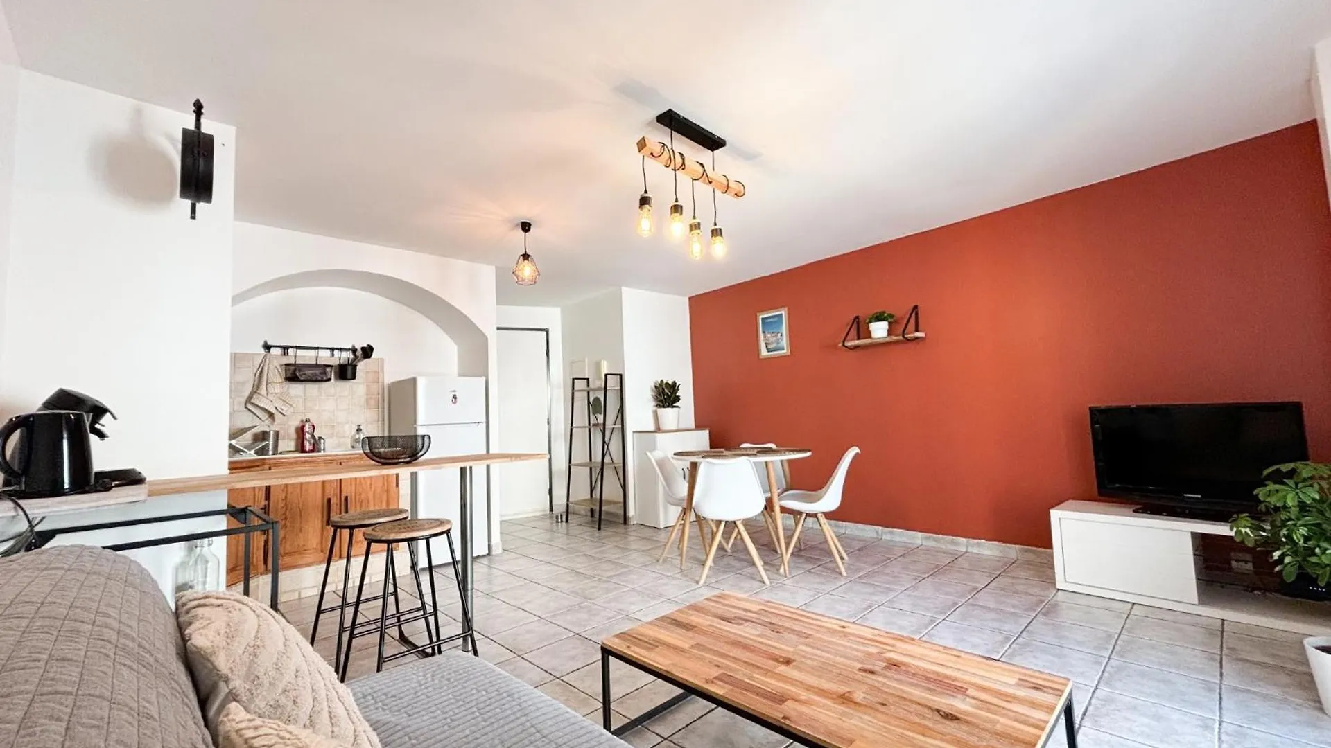 Appartement T2 En Centre-Ville contacts